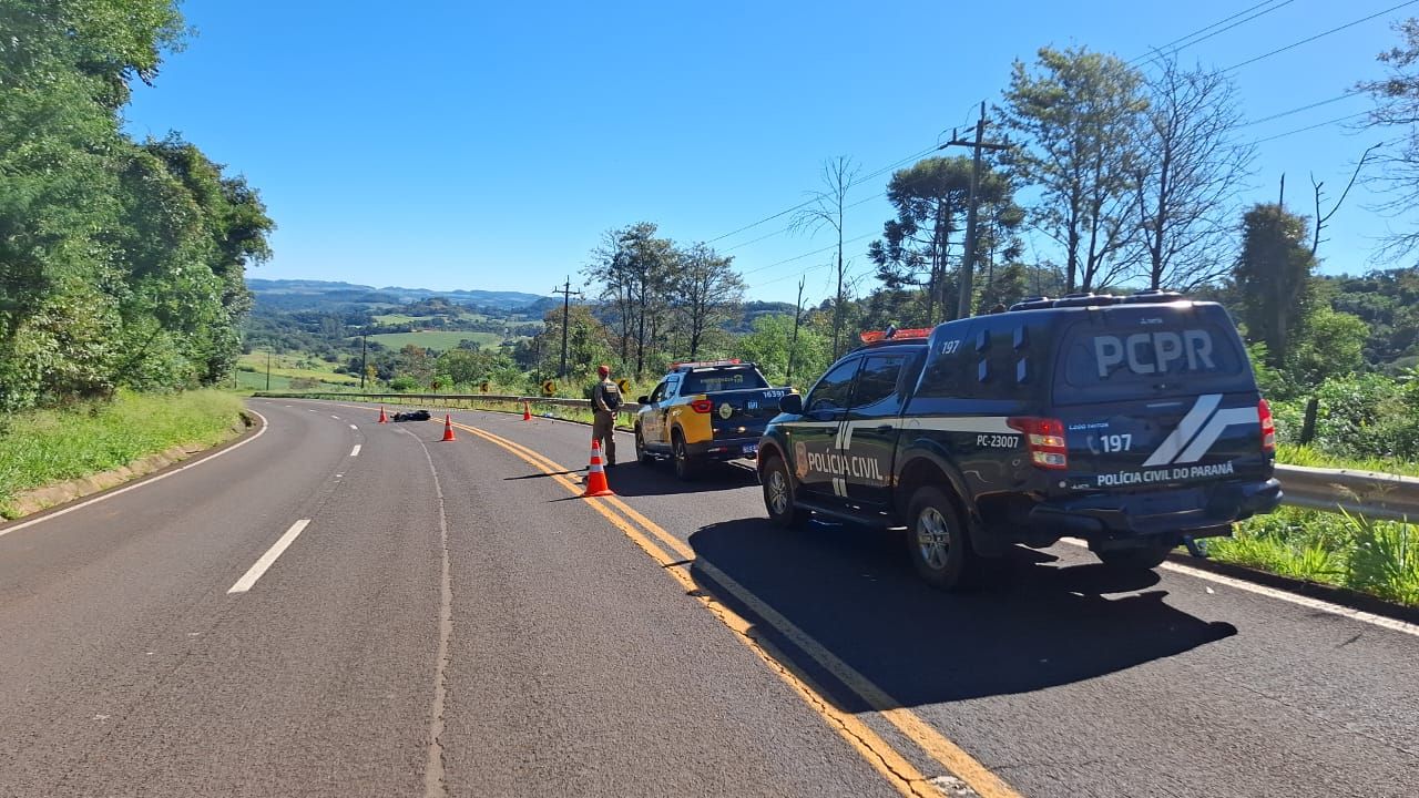 Jovem de 21 anos morre após perder controle de moto e bater contra defensa na PR-484 em Quedas do Iguaçu