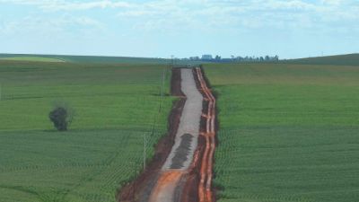 Imagem referente a notícia: Paraná investe R$ 3,5 bilhões no escoamento da zona rural de mais de 260 cidades