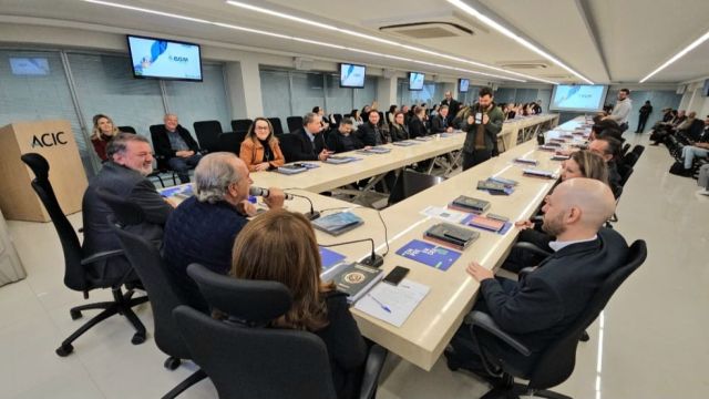 Imagem referente a notícia: Líderes de SC e MG buscam boas práticas em encontro em Cascavel