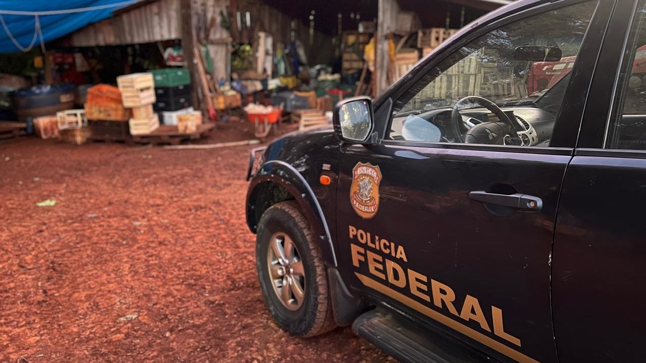 PF resgata 11 estrangeiros e prende proprietários por trabalho análogo à escravidão em Céu Azul