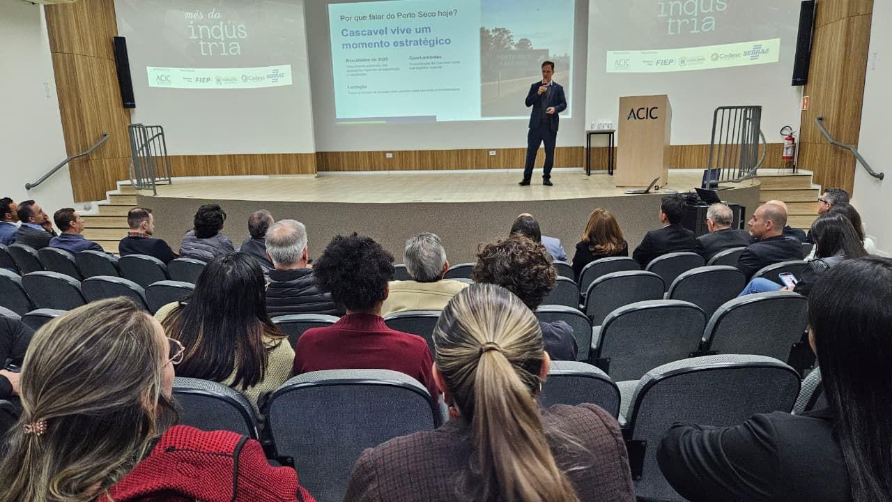 Delegacia da Receita Federal em Cascavel destaca potencial do Porto Seco durante evento da indústria
