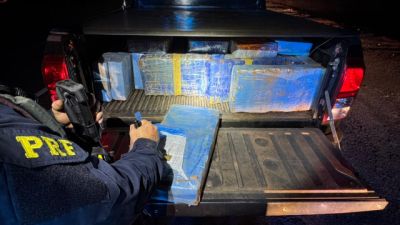 Imagem referente a notícia: PRF apreende quase uma tonelada de maconha em caminhonete furtada em Icaraíma