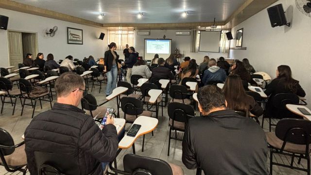 Imagem referente a notícia: Formação sobre BNCC Computação fortalece inovação pedagógica na rede municipal de ensino de Corbélia