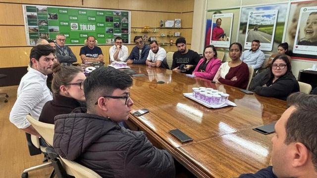 Imagem referente a notícia: Ex-funcionários do Hospital Regional de Toledo são recebidos pela administração municipal