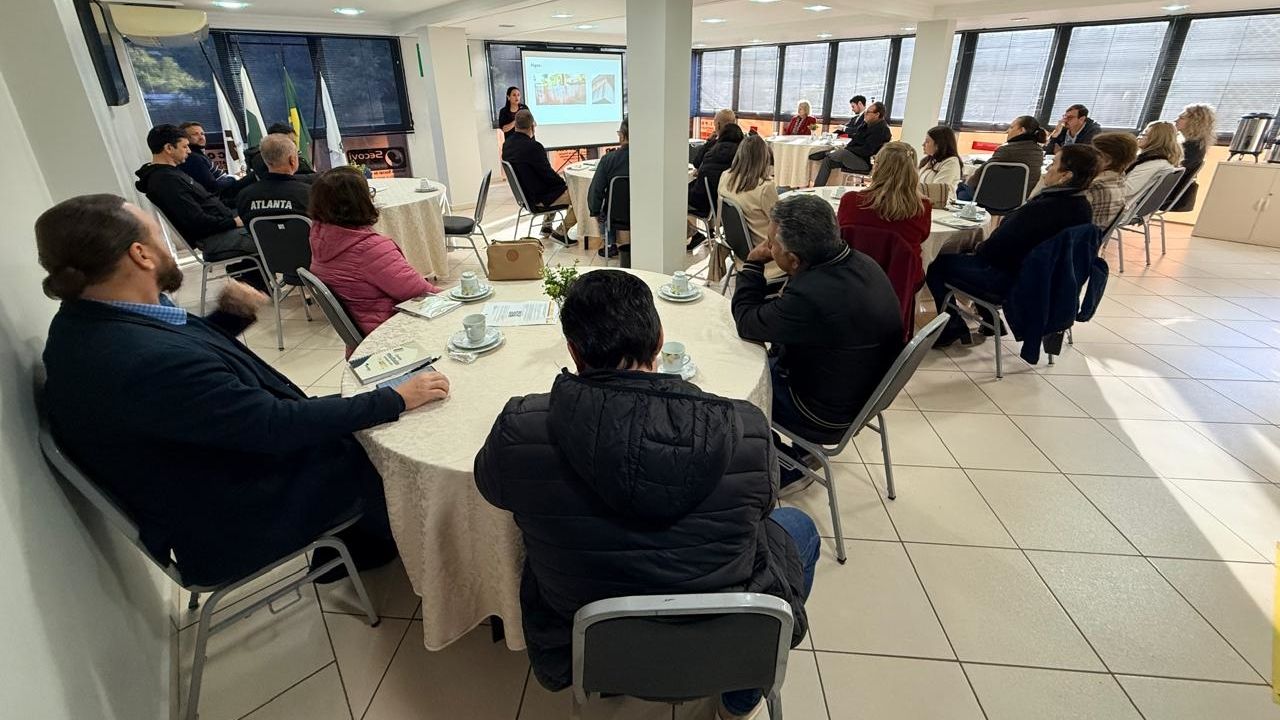 Patologias e escassez de mão de obra desafiam pintura predial em Cascavel