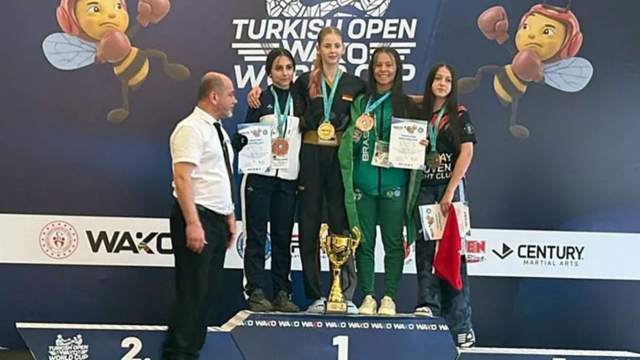 Vitória Camargo faz história e conquista bronze inédito para o Brasil na Copa do Mundo de Kickboxing na Turquia