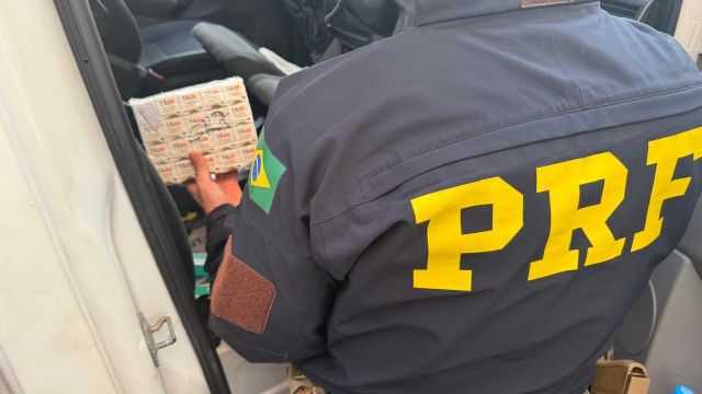 PRF apreende mais de 6 mil ampolas de medicamentos irregulares em fiscalização na BR-277, no Paraná
