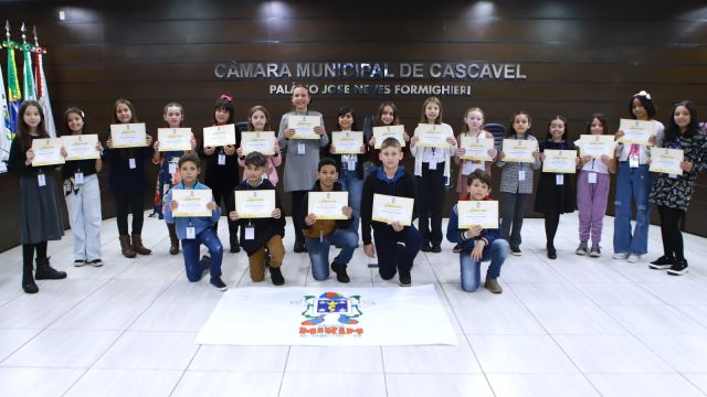 Imagem referente a notícia: Câmara de Cascavel dá posse aos vereadores mirins da edição 2026