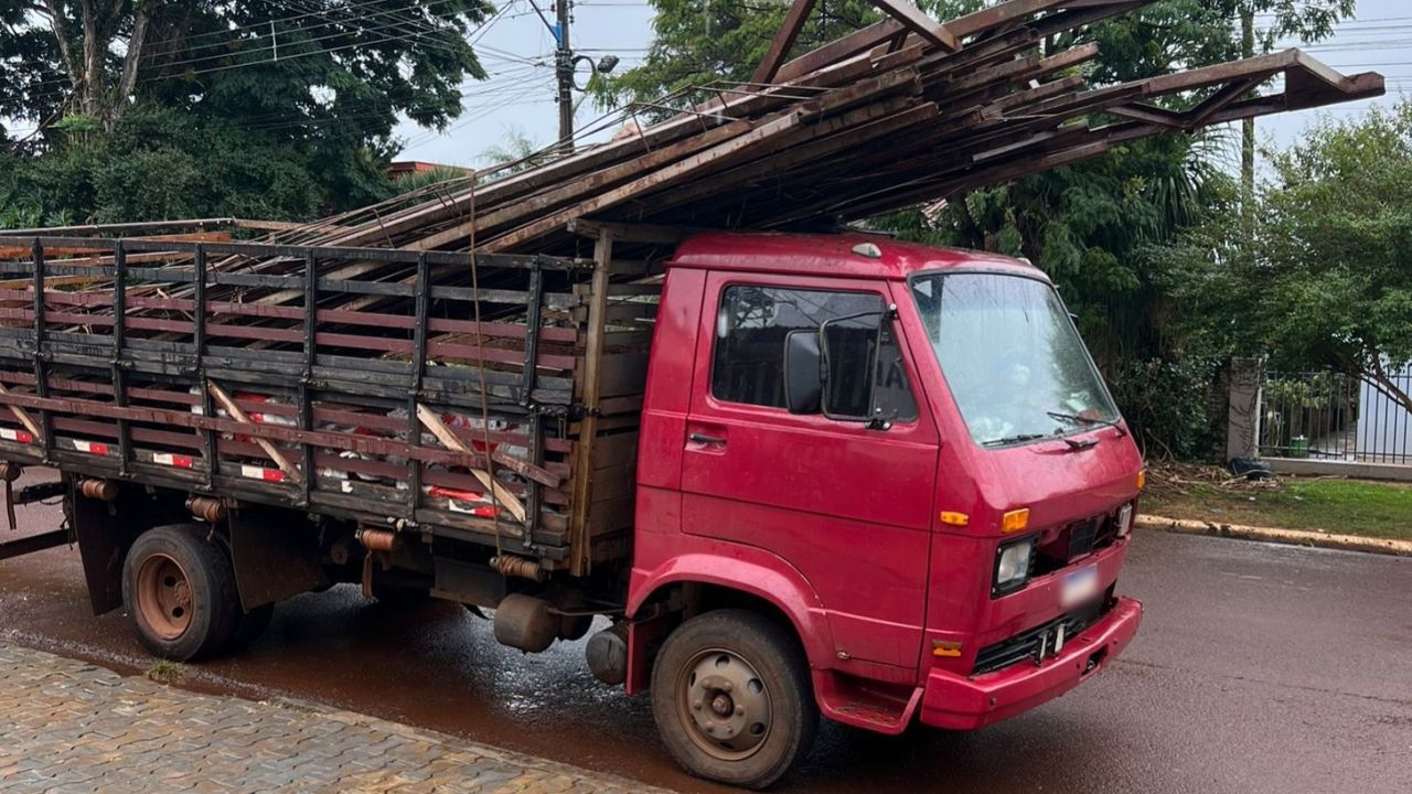 Estrutura metálica furtada é localizada em veículo e caso termina com condução à delegacia em Corbélia