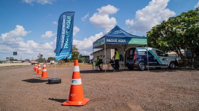 Imagem referente a notícia: Após mais de 660 atendimentos, EPR Iguaçu amplia operação com nova Unidade Itinerante do Pedágio Eletrônico