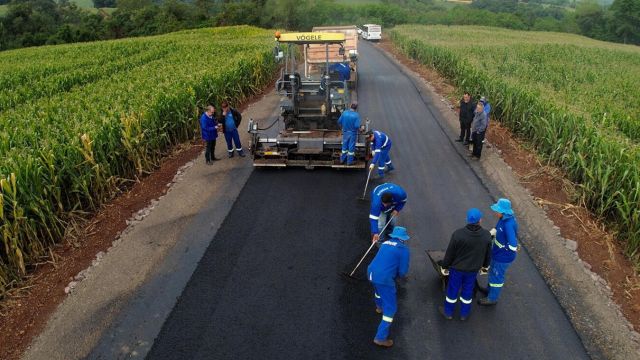 Com R$ 22,7 mi investidos em asfalto, Toledo aprimora a infraestrutura rural