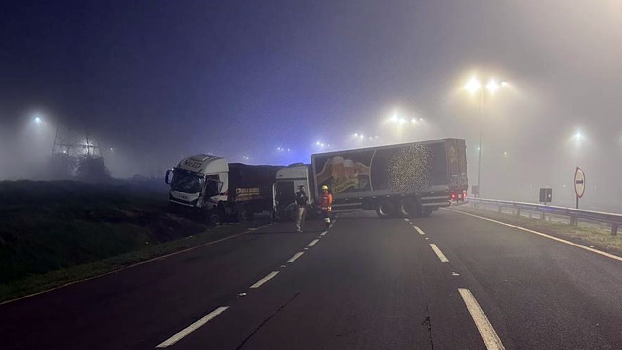 Caminhão na contramão provoca colisão frontal na BR-369 e deixa motorista ferido em Apucarana