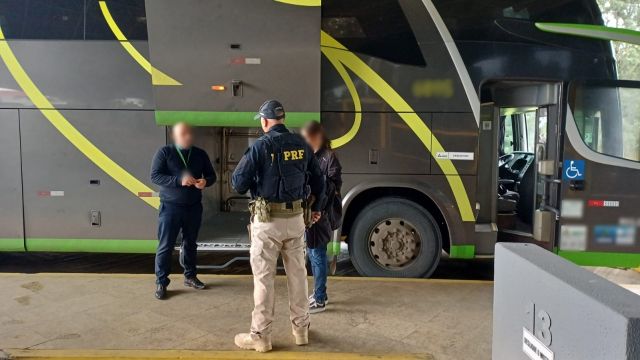 PRF realiza ação educativa contra exploração sexual infantil na rodoviária de Ponta Grossa