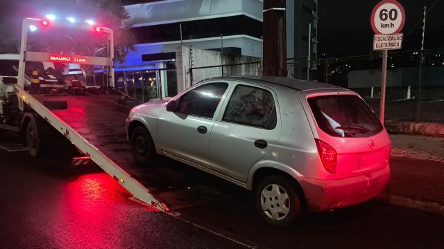 Imagem referente a notícia: Motorista embriagado e sem habilitação é flagrado com histórico de multas por velocidade em Cascavel