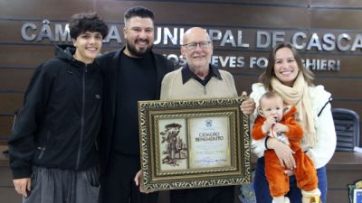 Imagem referente a notícia: Mais de 40 anos de vida pública de Jorge Sonda são lembrados em entrega de homenagem
