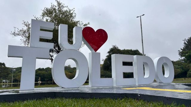 Após vencer votação, Parque dos Pioneiros recebe letreiro “Eu Amo Toledo”
