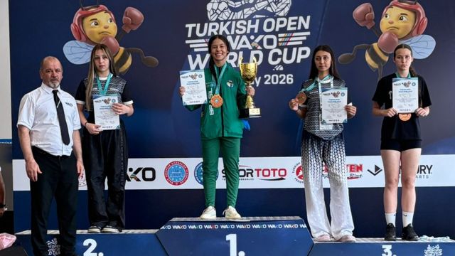 Atleta cascavelense, Vitória Camargo faz história e conquista título mundial inédito para o Brasil no kickboxing