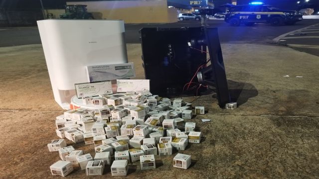Imagem referente a notícia: PRF apreende remédios para emagrecimento escondidos em aspirador e caixa de som na BR-277