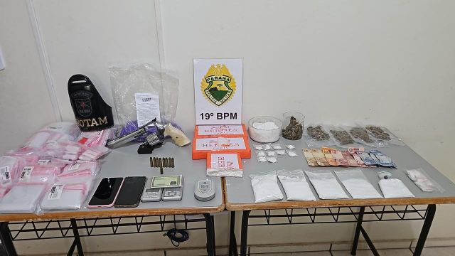 ROTAM apreende mais de 3 kg de cocaína e arma Magnum em operação contra tráfico em Toledo