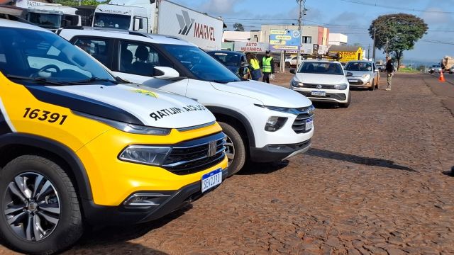Polícia Rodoviária e DER promovem ação educativa do Maio Amarelo na PR-317 em Toledo