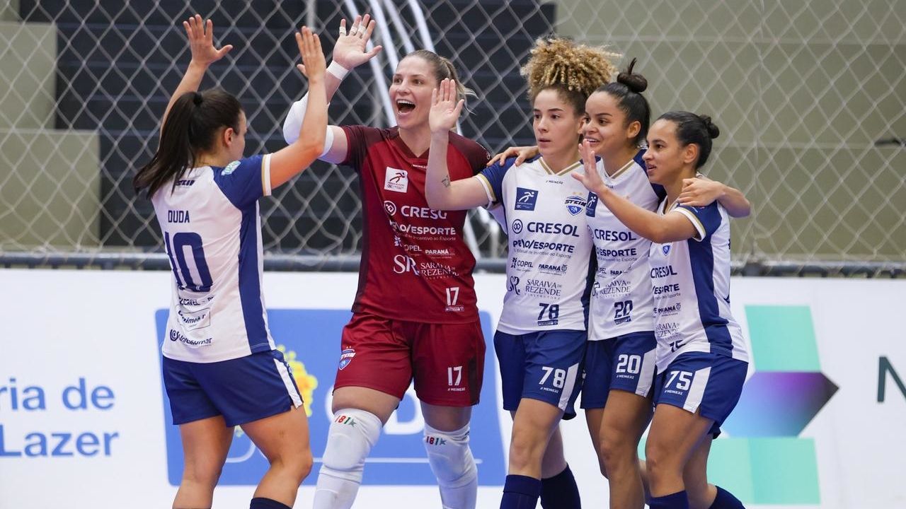 Stein Cascavel Futsal supera o Leoas da Serra, mantém 100% e está na semifinal da Supercopa Feminina