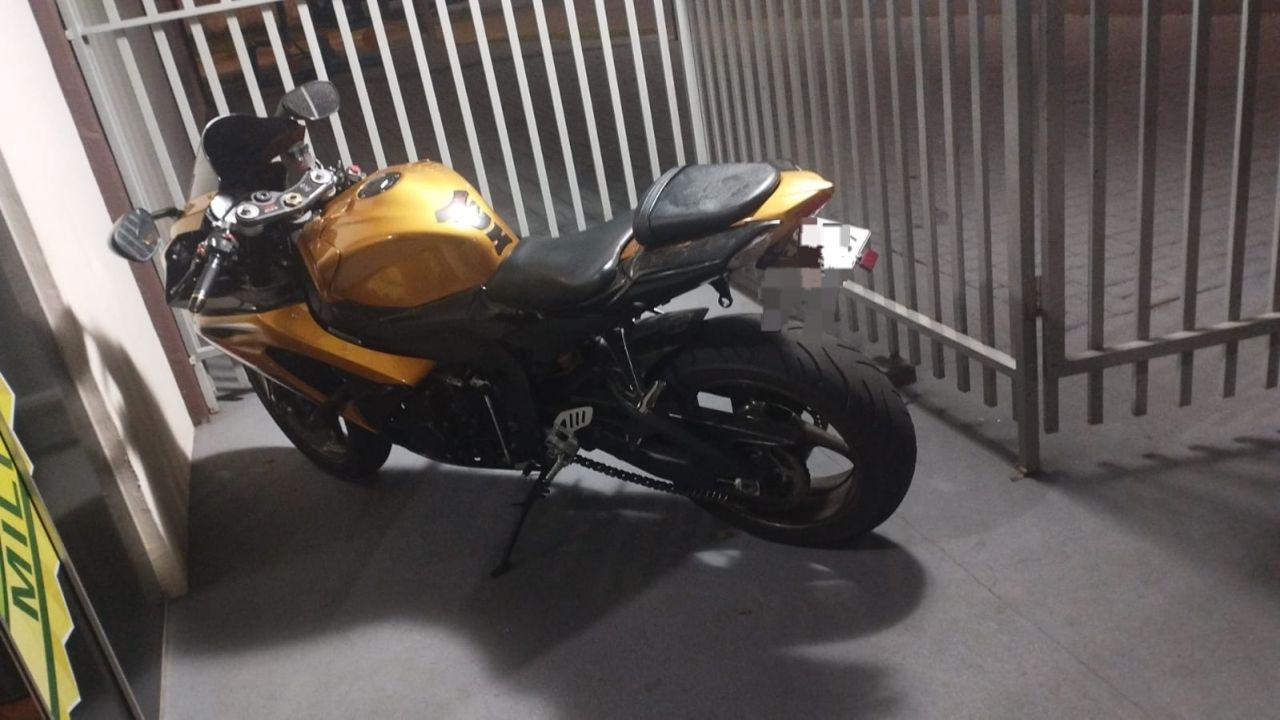 Moto com anti radar e placa inclinada é apreendida durante operação de trânsito no bairro Veredas