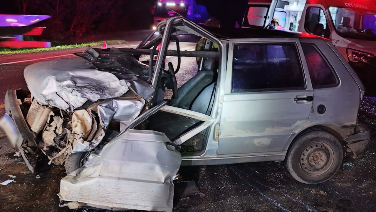 Ultrapassagem termina em colisão frontal e deixa dois feridos na BR-376, em Imbaú