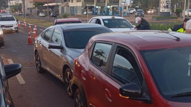 Motorista mistura álcool e clonazepam, provoca engavetamento e acaba preso em Cascavel