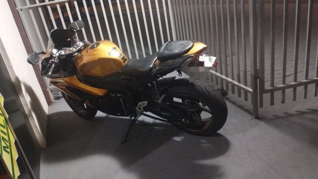 Moto com anti radar e placa inclinada é apreendida durante operação de trânsito no bairro Veredas
