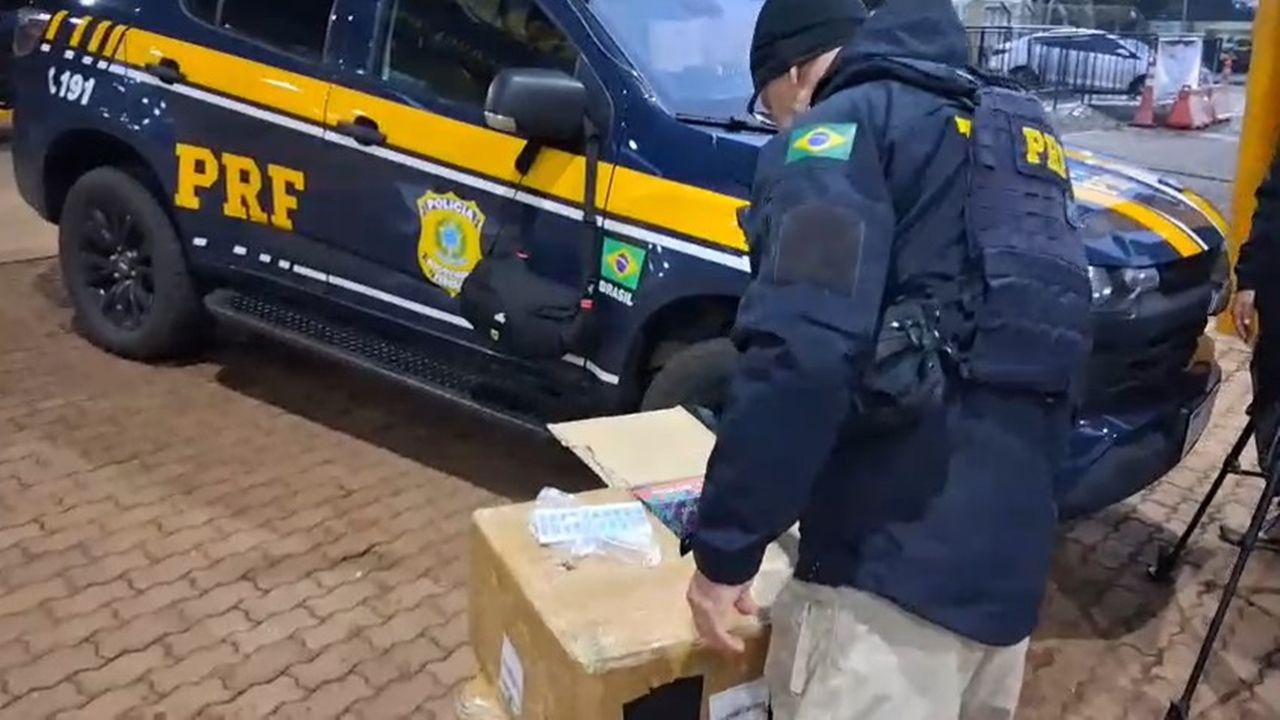 PRF apreende mil cigarros eletrônicos com óleo de cannabis na BR-277 em Cascavel