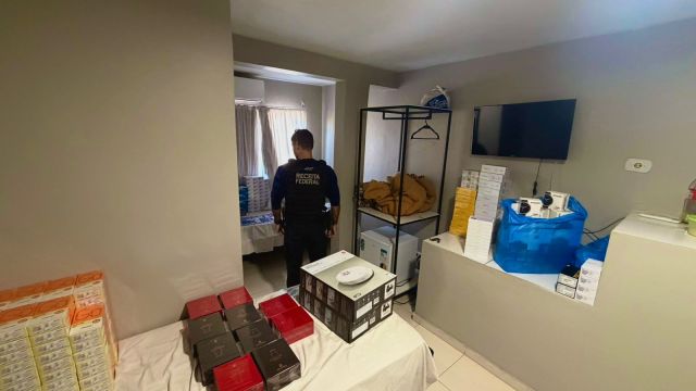 Receita Federal apreende R$ 400 mil em eletrônicos em hotel próximo à Ponte da Amizade