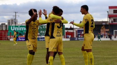 Imagem referente a notícia: FC Cascavel goleia Guarany de Bagé fora de casa e assume liderança do grupo na Série D