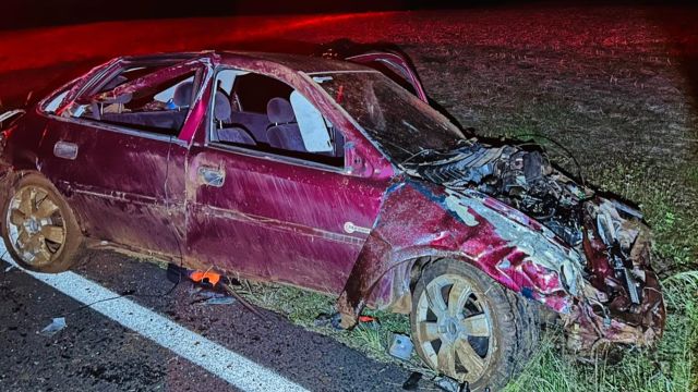 Jovem morre após capotamento e ser ejetado de carro na PR-886 entre Santa Izabel do Oeste e Ampére