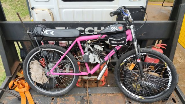 Imagem referente a notícia: Menor de 14 anos é apreendido após fuga com bicicleta motorizada em Cascavel
