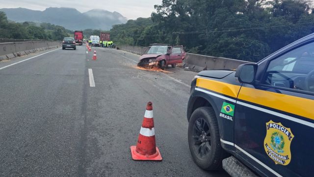 Homem morre em grave acidente com caminhão, van e dois carros na BR-277, em Paranaguá