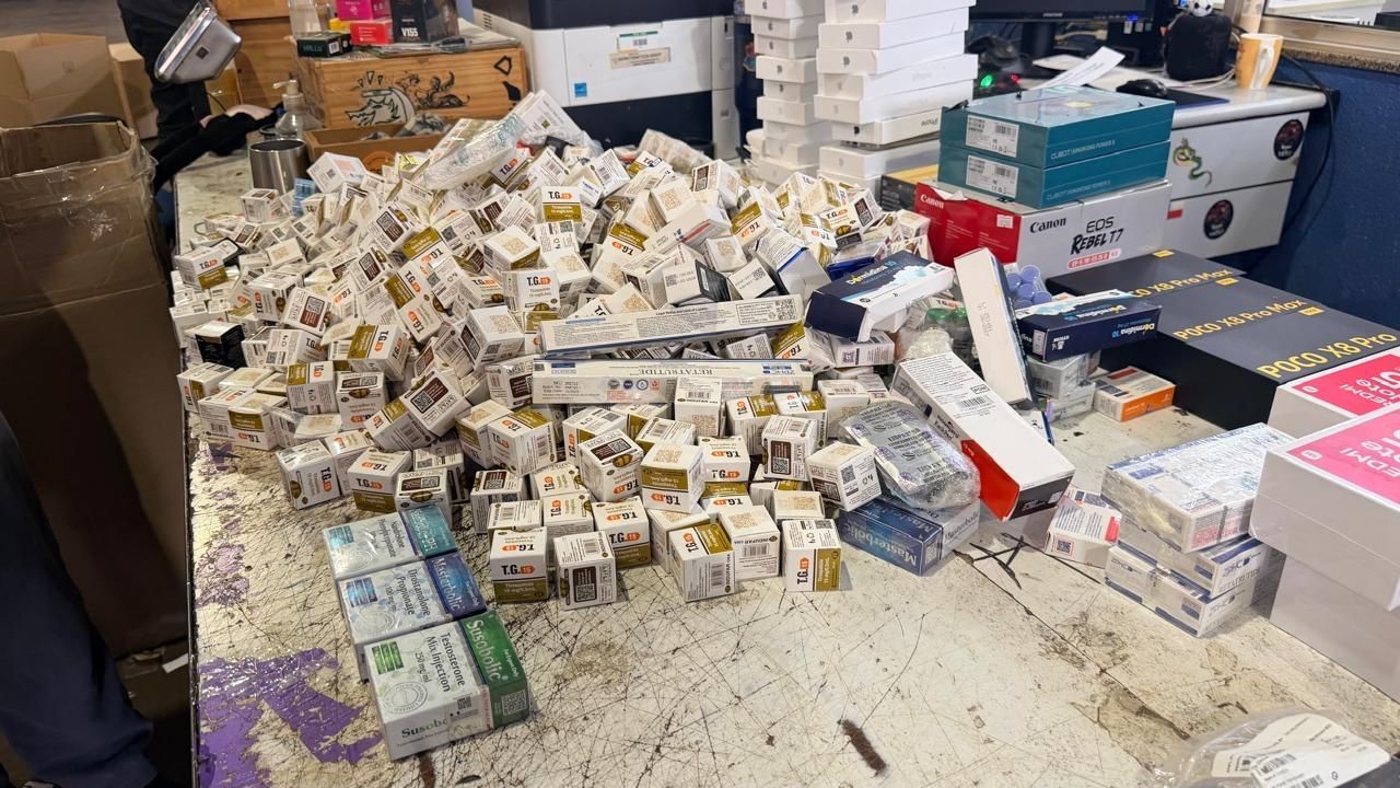 Receita Federal apreende mais de R$ 1,3 milhão em mercadorias escondidas em ônibus no Paraná