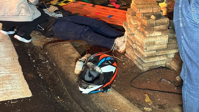 Motociclista fica gravemente ferido após colisão com carro no Bairro Coqueiral em Cascavel