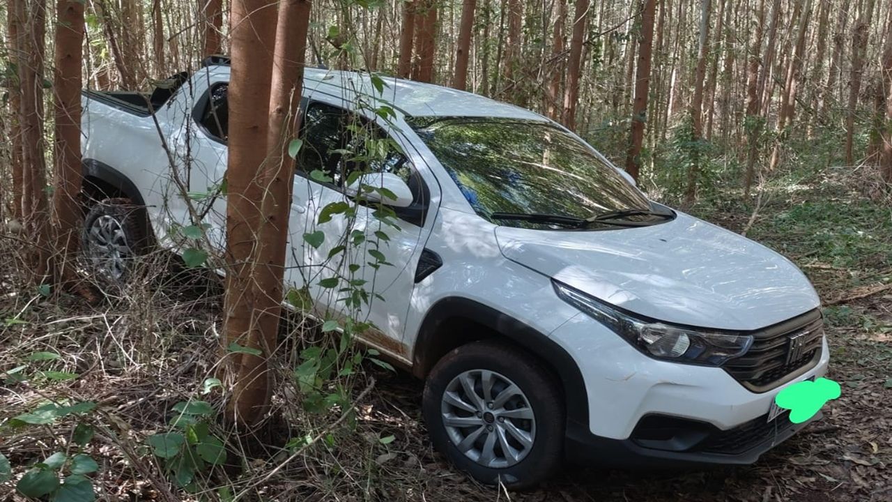 Veículo roubado é recuperado em plantação de eucaliptos na área rural de Catanduvas