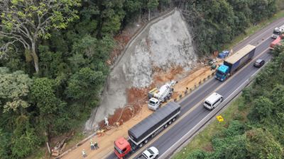 Imagem referente à notícia: EPR Iguaçu inicia aplicação de concreto projetado em obra de contenção na Serra da Esperança