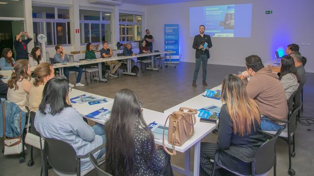 Pequenos empreendedores de Cascavel e região participam de workshop sobre franquias