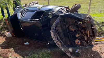 Imagem referente à notícia: Motorista fica gravemente ferido após capotamento na PR-466 em Manoel Ribas