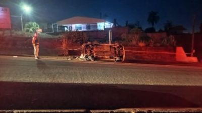 Imagem referente à notícia: Motorista morre após capotamento e ficar preso sob carro em Três Barras do Paraná