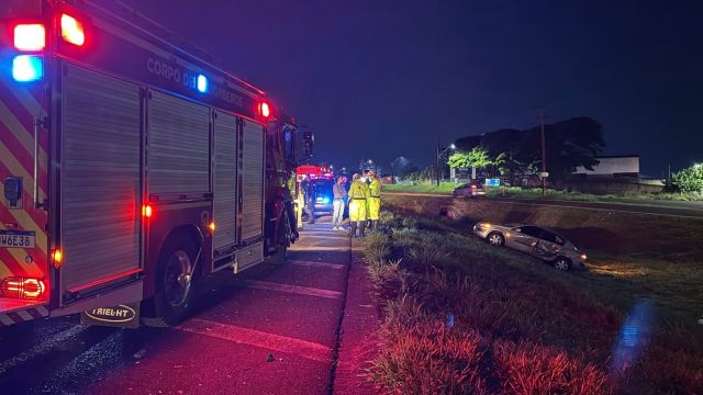 Colisão entre Gol e Megane deixa três pessoas feridas na BR-467, em Cascavel