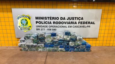 Imagem referente à notícia: PRF apreende 139 kg de cocaína escondidos em assoalho de carreta durante fiscalização na BR-277 em Cascavel