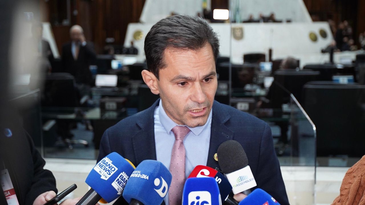 CCJ confirma decisão do Conselho de Ética e aprova parecer pela cassação do deputado Renato Freitas