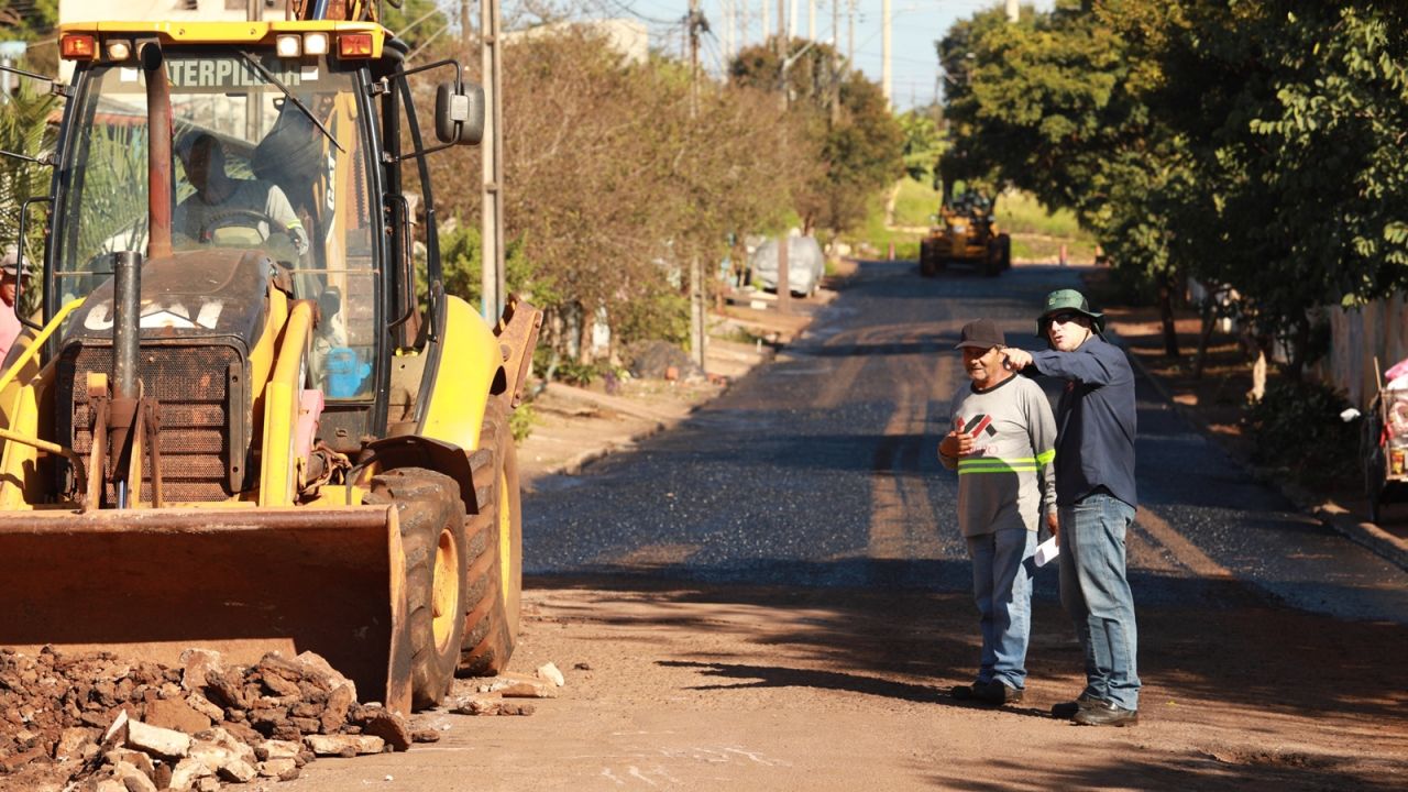 Bairro Julieta Bueno recebe melhorias com reperfilamento asfáltico
