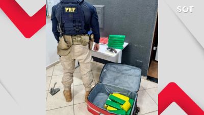 Imagem referente a notícia: PRF apreende maconha e arma de fogo com passageiro de ônibus na BR-277, em Santa Terezinha de Itaipu