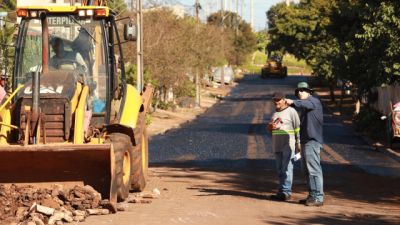 Imagem referente à notícia: Bairro Julieta Bueno recebe melhorias com reperfilamento asfáltico