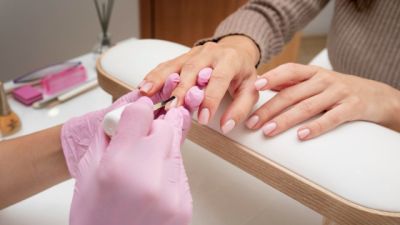 Imagem referente à notícia: Prefeitura de Cascavel abre inscrições para curso gratuito de manicure