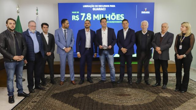 Governador libera R$ 350 milhões para obras e equipamentos em nove cidades